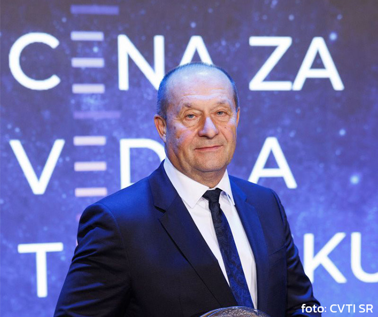 Doc. Ing. Jaromír Markovič PhD. z EVPÚ preberá Cenu za vedu a techniku 2025