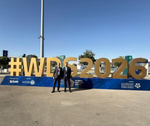 Zástupcovia EVPÚ pred logom World Defense Show 2026 v Saudskej Arábii