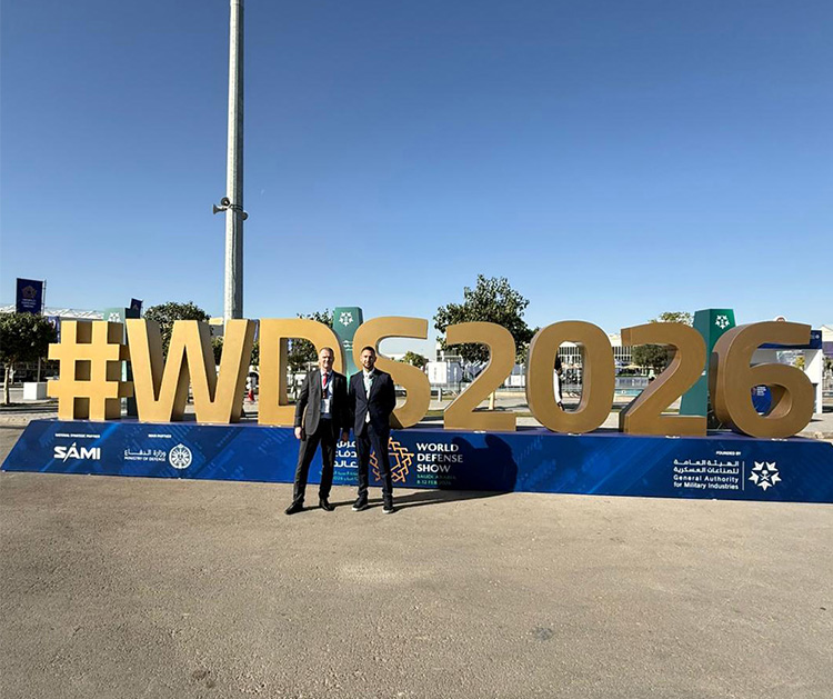 Zástupcovia EVPÚ pred logom World Defense Show 2026 v Saudskej Arábii