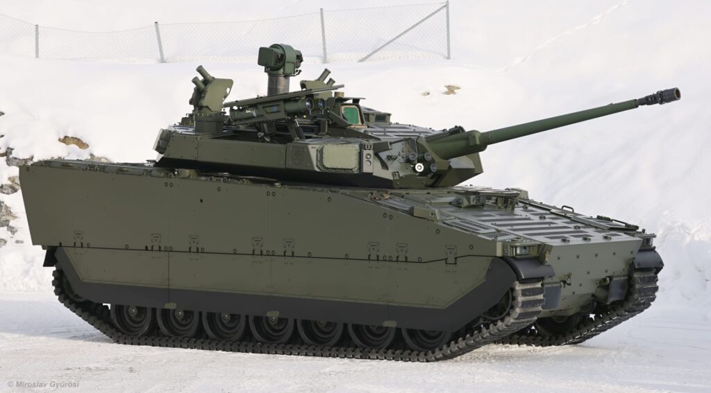 CV9035 MkIV s kanónom kalibru 35 mm